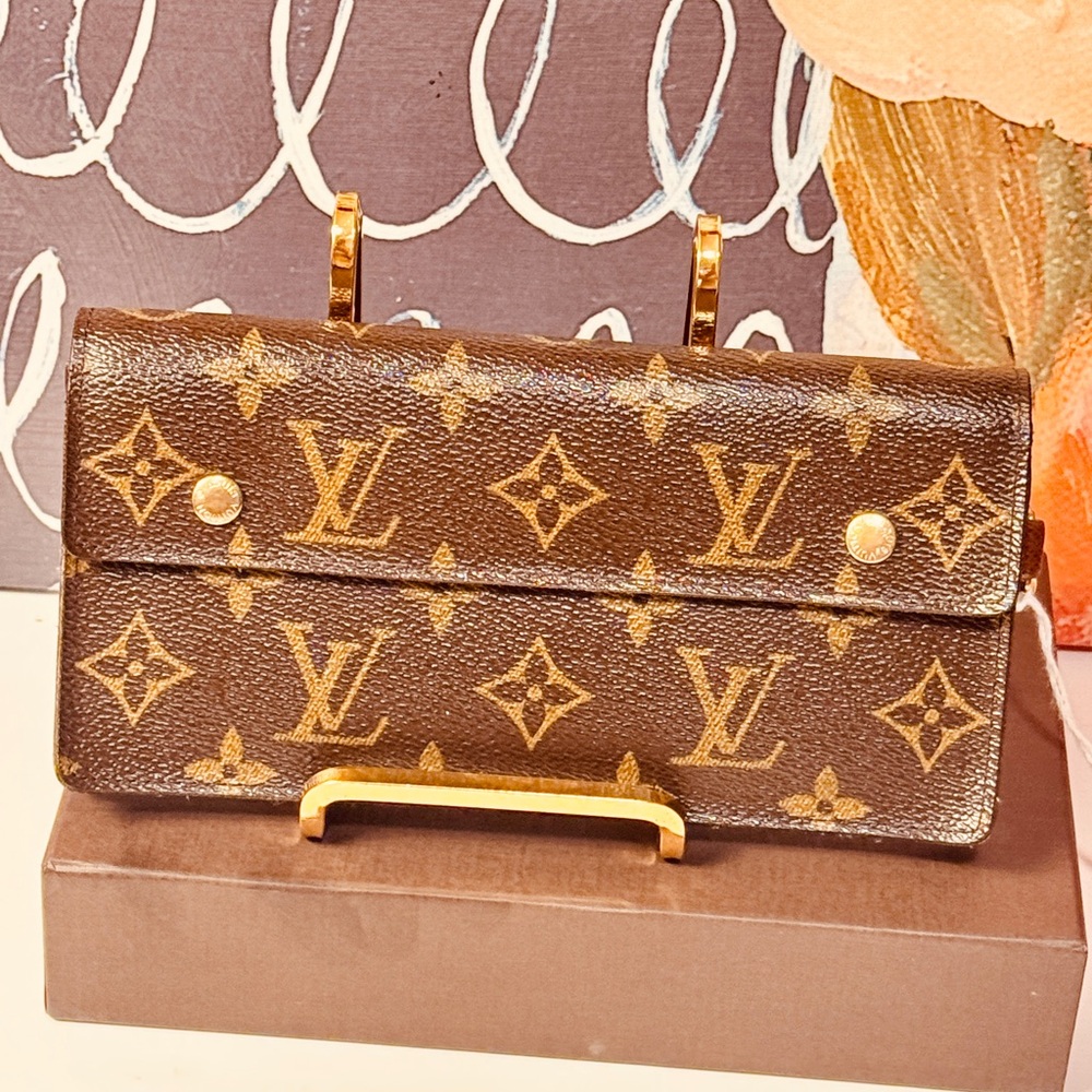 Louis Vuitton Brown and Gold Monogram Clutch - Picture 11 of 16